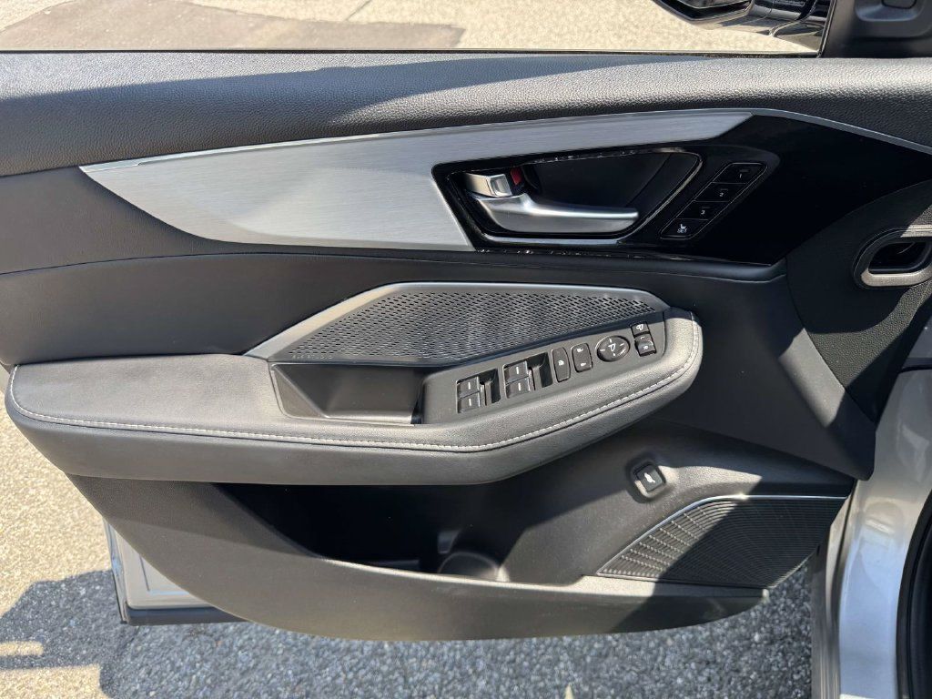 Used 2023 Acura MDX w/ Technology Package AWD/4WD image 15