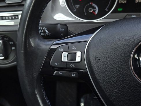 Used 2016 Volkswagen e-Golf SEL Premium w/ Driver Assistance Package image 22