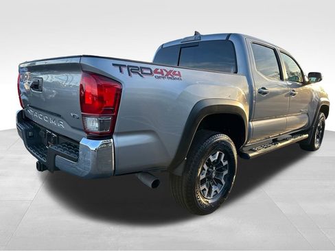 Used 2017 Toyota Tacoma TRD Off-Road image 5