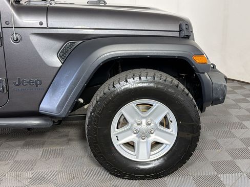 Used 2020 Jeep Gladiator Sport w/ Quick Order Package 24S AWD/4WD image 13