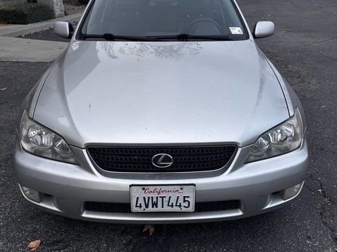 Used 2002 Lexus IS 300 image 9