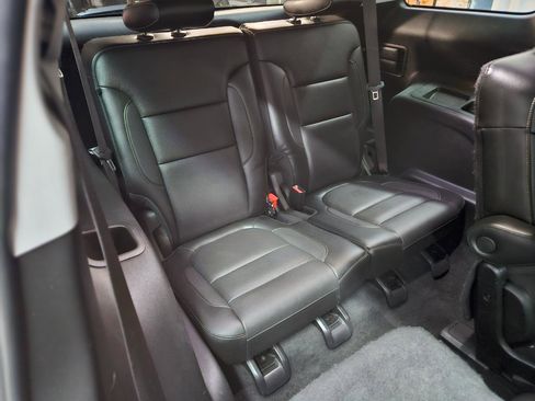 Used 2019 GMC Acadia SLT AWD/4WD image 16