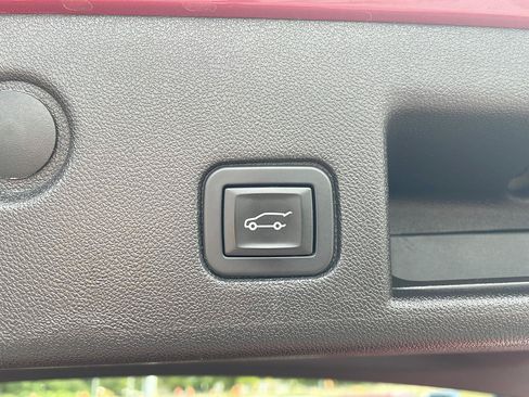 Used 2019 Chevrolet Equinox LT w/ Driver Convenience Package FWD image 36