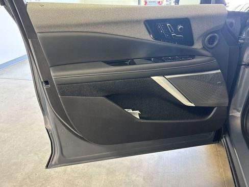 New 2025 Cadillac Optiq Luxury 1 w/ LPO, ONYX Package image 27