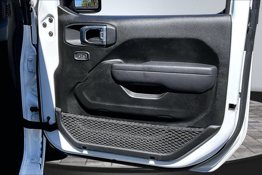 Certified 2025 Jeep Wrangler Sport AWD/4WD image 15
