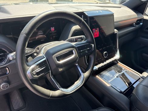 Used 2025 GMC Yukon XL Denali AWD/4WD image 23