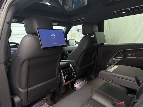Used 2025 Land Rover Range Rover Long Wheelbase SE image 18