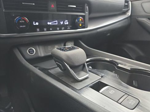 Used 2023 Nissan Rogue SV image 36