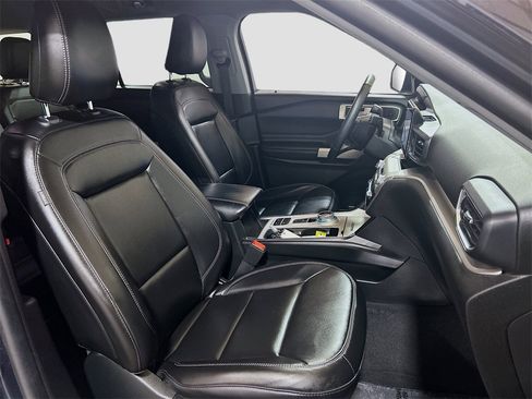 Used 2022 Ford Explorer XLT w/ Equipment Group 202A image 27