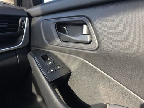 Used 2024 Nissan Rogue S FWD image 13