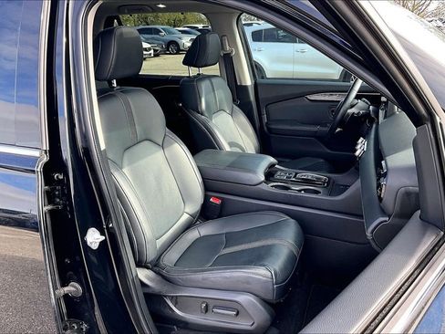 Used 2023 Honda Pilot Touring image 10