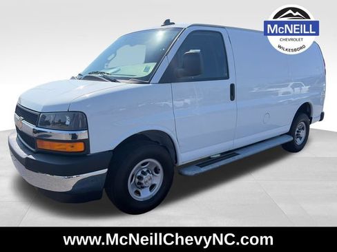 Used 2024 Chevrolet Express 2500 w/ Driver Convenience Package RWD image 3