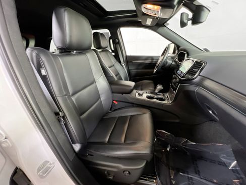 Used 2022 Jeep Grand Cherokee Limited image 28