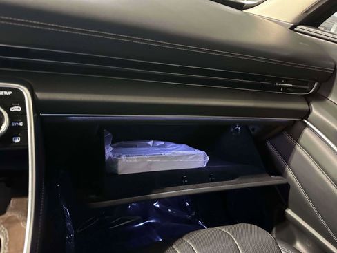 Used 2024 Genesis GV80 2.5T image 34