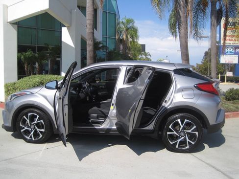 Used 2018 Toyota C-HR XLE FWD image 18