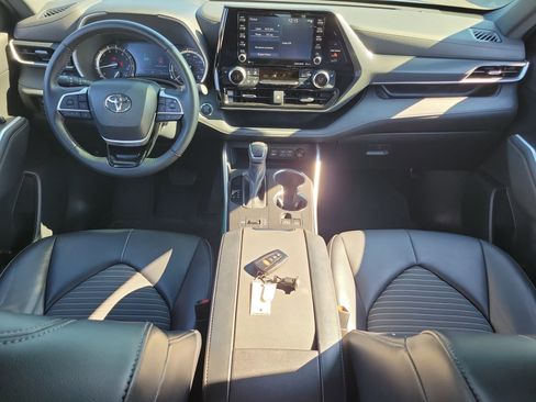 Used 2022 Toyota Highlander XSE image 21