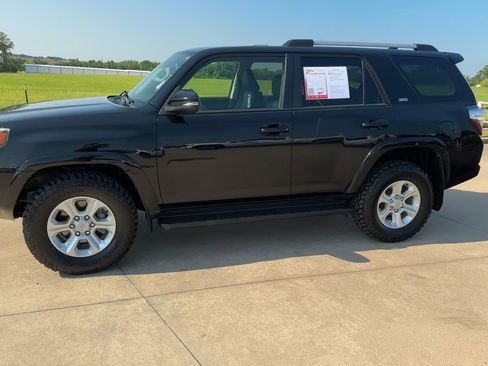 Used 2022 Toyota 4Runner SR5 Premium image 4