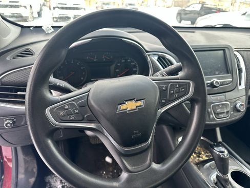 Used 2018 Chevrolet Malibu LT image 13