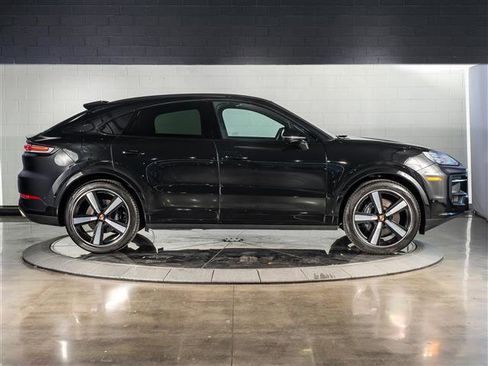 Certified 2026 Porsche Cayenne Coupe AWD/4WD image 8