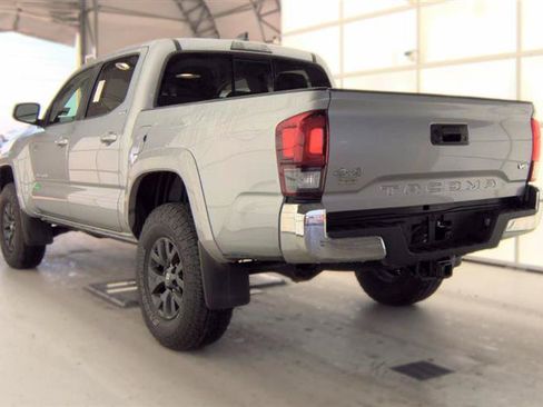 Used 2021 Toyota Tacoma SR5 AWD/4WD image 10