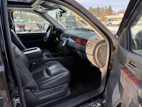 Used 2013 Chevrolet Suburban LT w/ Luxury Package image 10