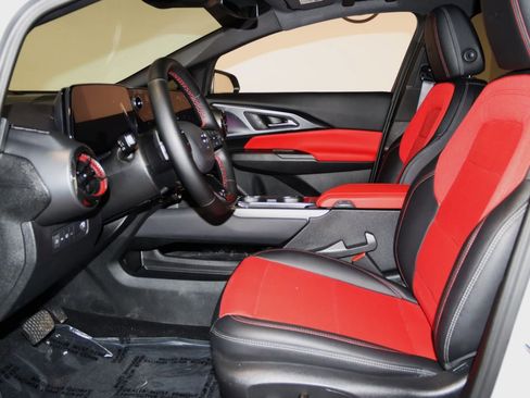 Used 2025 Chevrolet Equinox EV RS FWD image 41