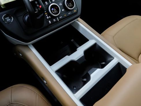 New 2026 Land Rover Defender 130 X-Dynamic SE AWD/4WD image 30