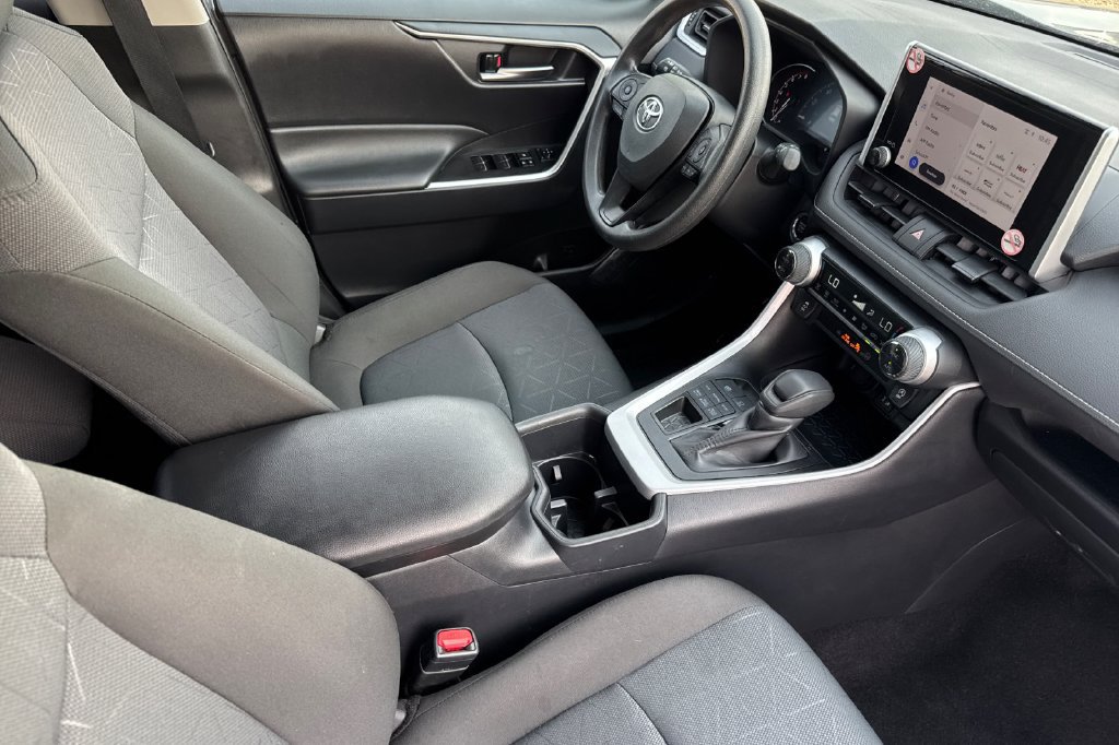 Used 2025 Toyota RAV4 XLE AWD/4WD image 21