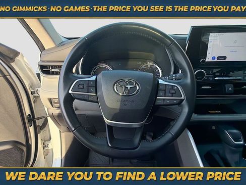 Used 2025 Toyota Highlander XLE AWD/4WD image 38