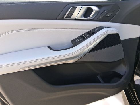 Certified 2024 BMW X5 xDrive40i w/ M Sport Package image 11