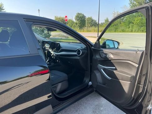 Used 2025 Chevrolet Trax LS w/ Driver Confidence Package FWD image 17
