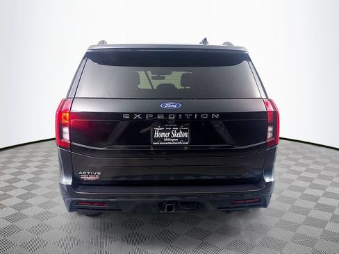 Used 2025 Ford Expedition Active RWD image 6
