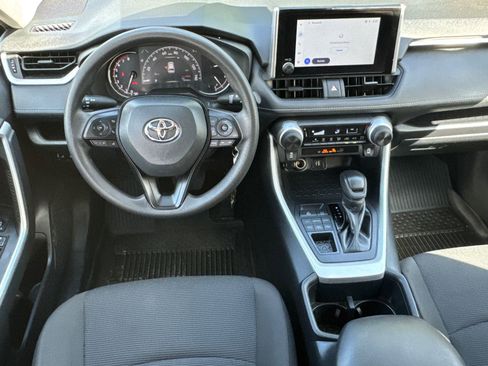 Used 2025 Toyota RAV4 LE AWD/4WD image 22