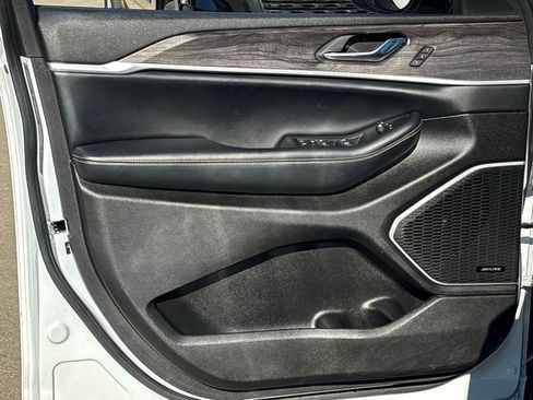 Used 2022 Jeep Grand Cherokee Limited 4xe image 19