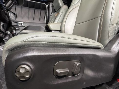 Used 2024 Jeep Gladiator Mojave image 18