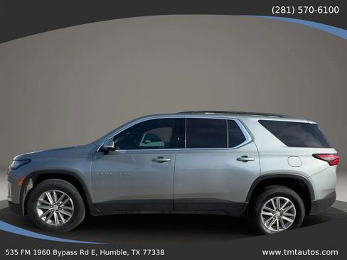 Used 2023 Chevrolet Traverse LT FWD image 3