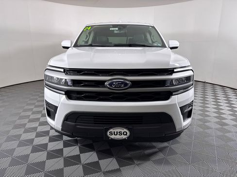 Used 2024 Ford Expedition XLT image 2