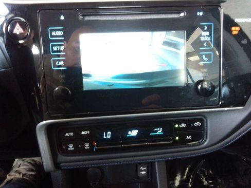 Used 2017 Toyota Corolla SE FWD image 9