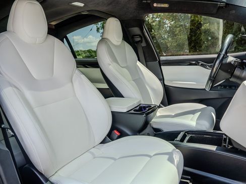 Used 2020 Tesla Model X Long Range AWD/4WD image 34