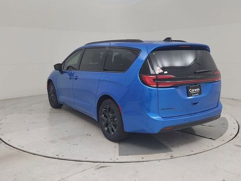 New 2026 Chrysler Pacifica Select image 11