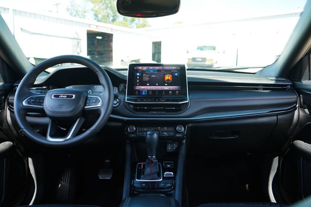 Used 2023 Jeep Compass Trailhawk w/ Trailhawk Elite Group AWD/4WD image 10