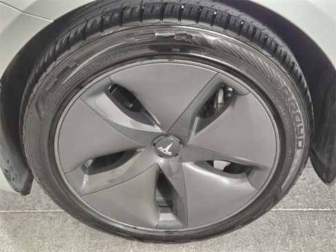 Used 2018 Tesla Model 3 Long Range image 11