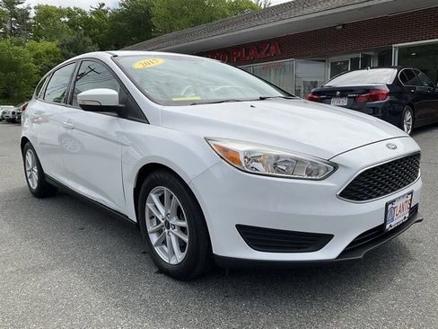Used 2017 Ford Focus SE w/ Cold Weather Package FWD image 3