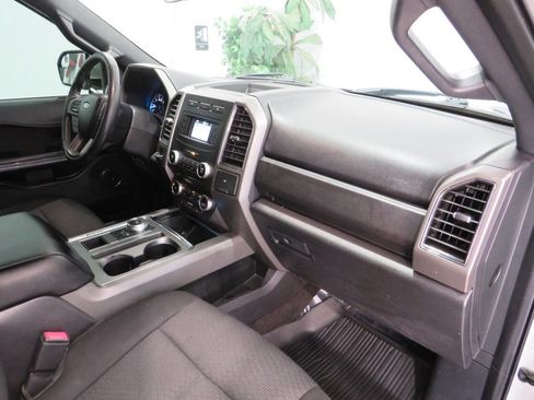 Used 2018 Ford Expedition XLT image 8