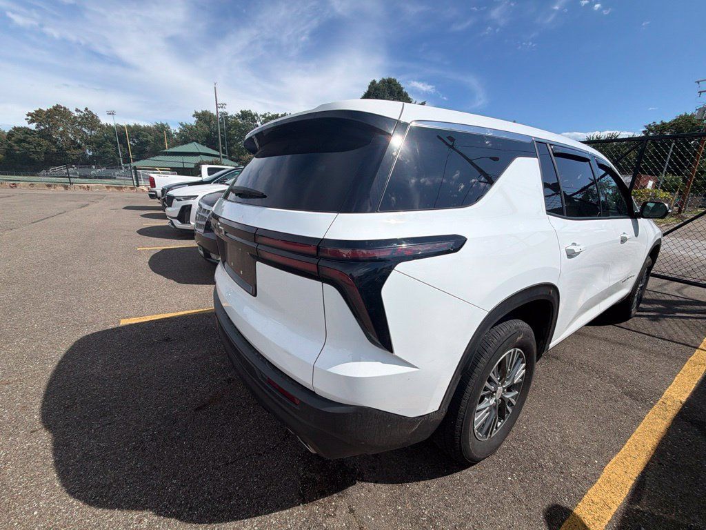 Used 2024 Chevrolet Traverse LS FWD image 6