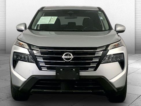 Used 2025 Nissan Rogue SV AWD/4WD image 2