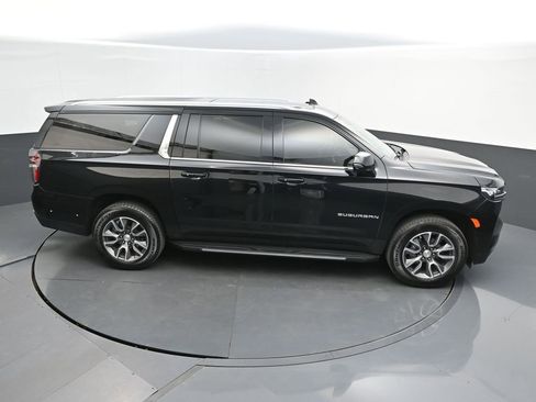 Used 2021 Chevrolet Suburban LT w/ LT Signature Package image 29