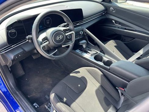 Certified 2024 Hyundai Elantra SEL w/ Convenience Package FWD image 17