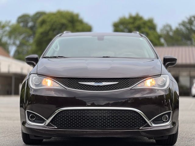 Used 2018 Chrysler Pacifica Touring-L FWD image 2
