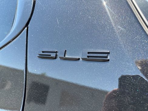 Certified 2022 GMC Acadia SLE w/ Driver Convenience Package image 12